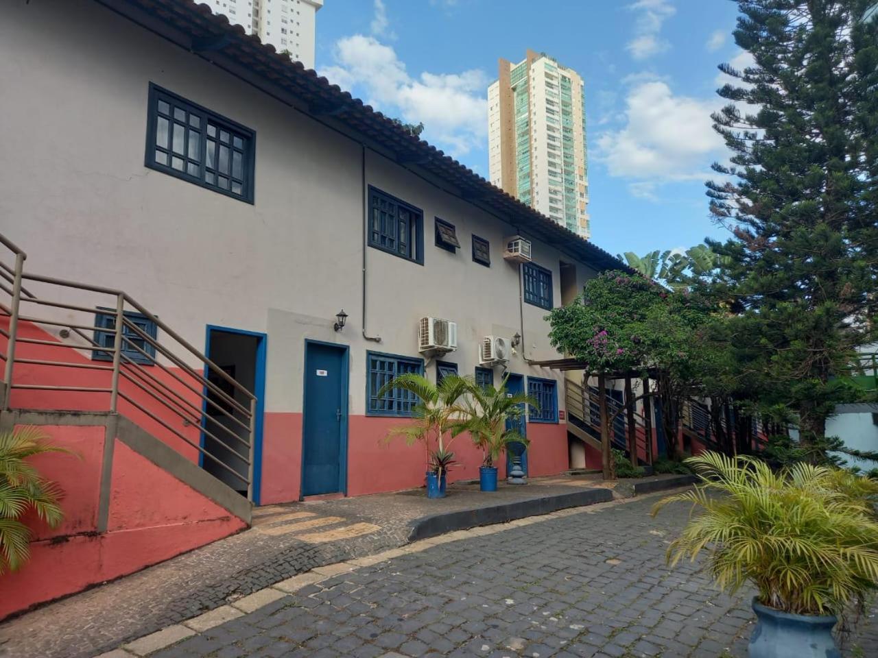 Cr Hotel Bueno - Antigo Hotel Serras De Goyaz Goiania Luaran gambar The school's main building
